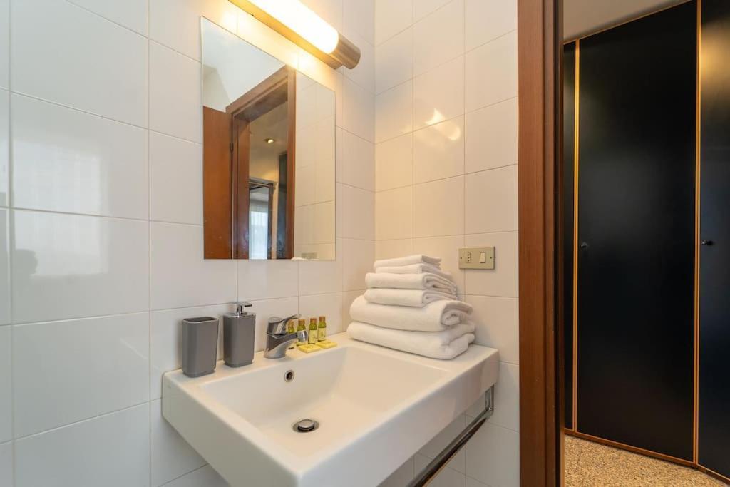 5 Giornate Apt Con Terrazzo E Garage Privato Milánó Kültér fotó